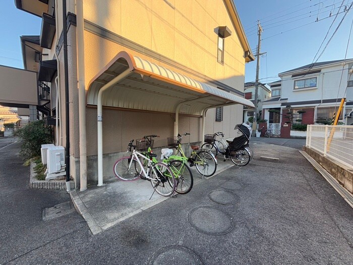 物件外観写真3　(駐輪場)