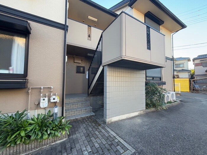 物件外観写真4　(エントランス部分)