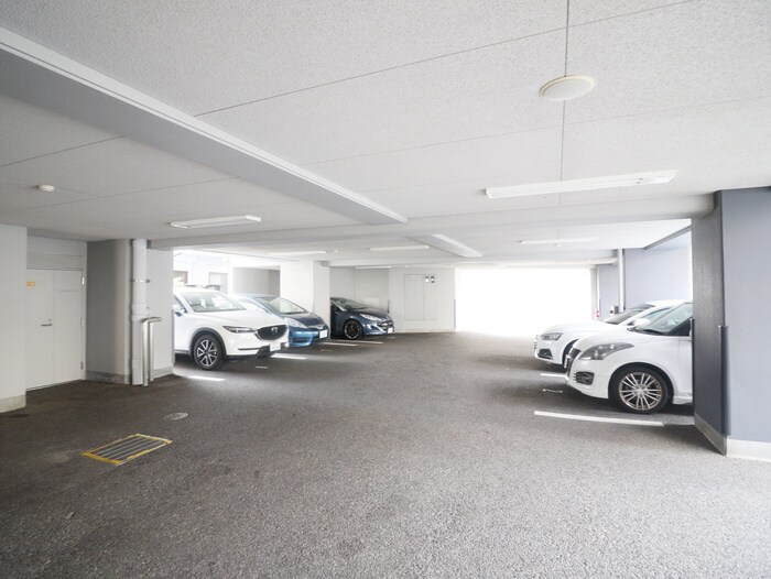 物件外観写真4　(駐車場)