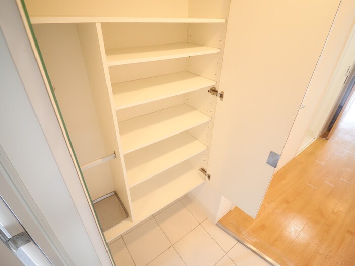 物件内観写真15　(靴箱)