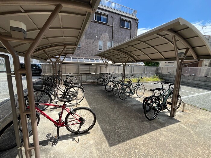 物件外観写真6　(駐輪場)