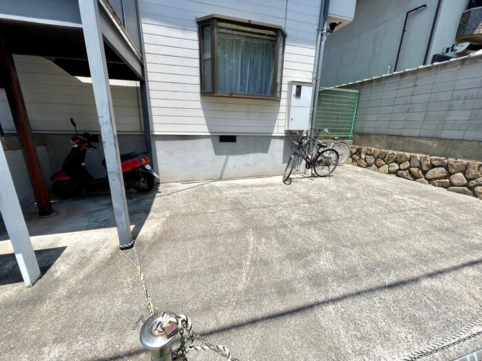 物件外観写真5　(駐輪場)