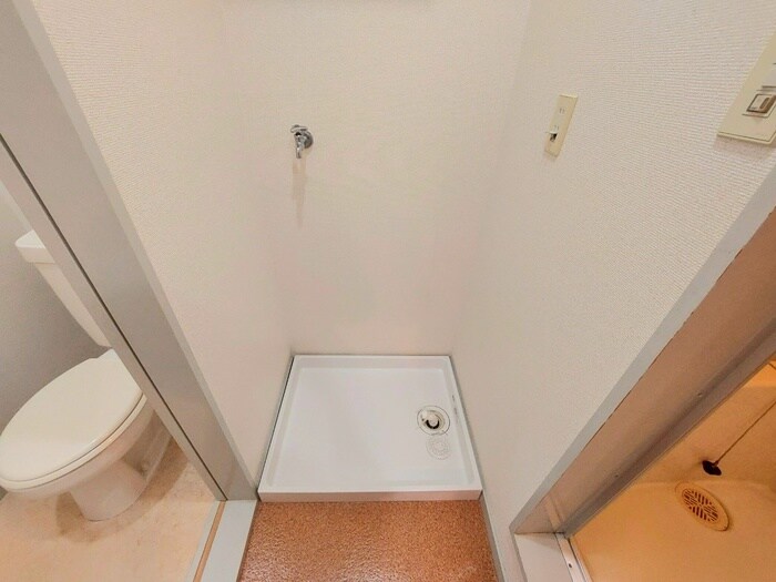 物件内観写真12　(洗濯機置場)