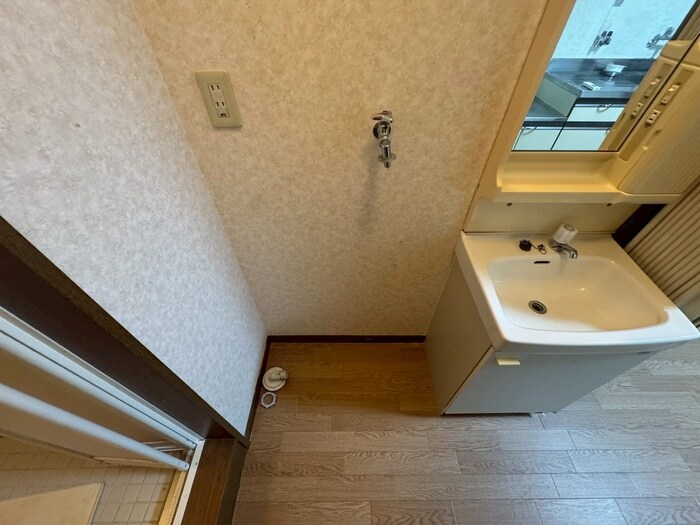 物件内観写真16　(洗濯機置場)