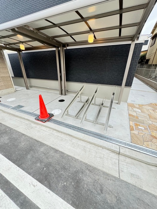 物件外観写真4　(駐輪場)