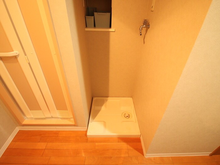 物件内観写真16　(洗濯機置場)