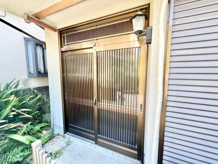 物件外観写真4　(エントランス部分)