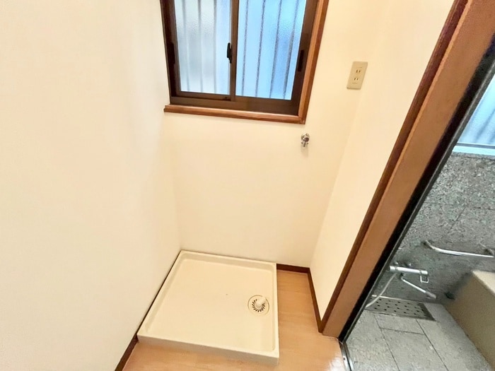 物件内観写真18　(洗濯機置場)