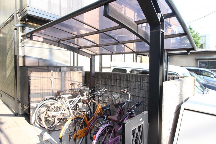 物件外観写真4　(駐輪場)