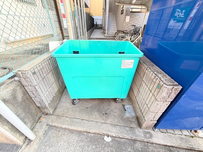 物件外観写真5　(エントランス部分)