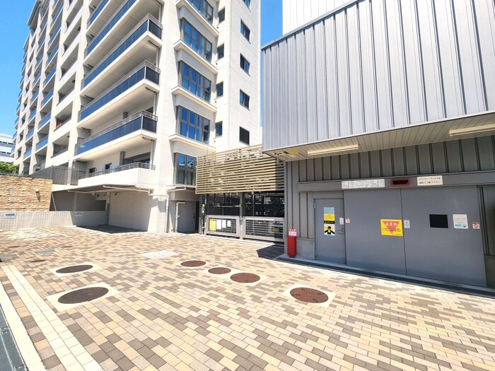 物件外観写真3　(駐車場)