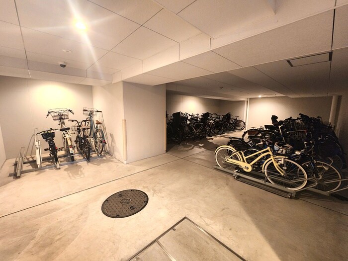 物件外観写真4　(駐輪場)