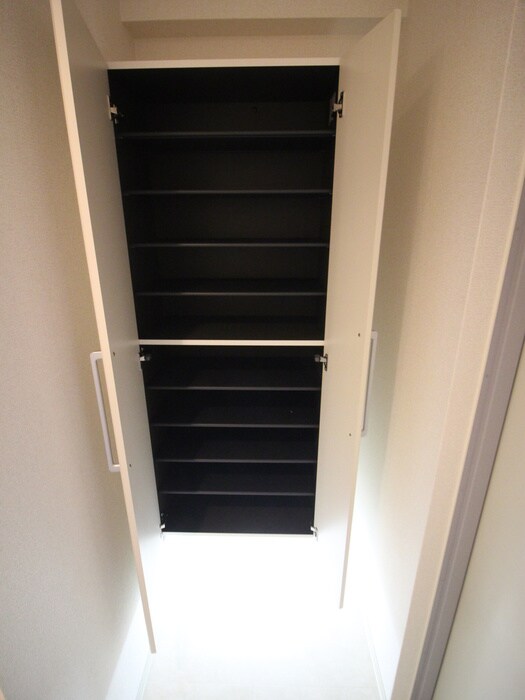 物件内観写真8　(靴箱)