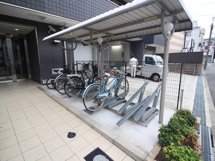 物件外観写真4　(駐輪場)