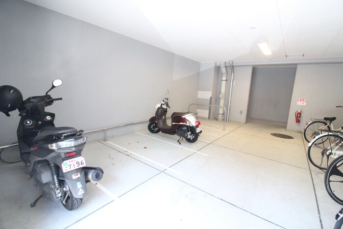 物件外観写真3　(駐輪場)