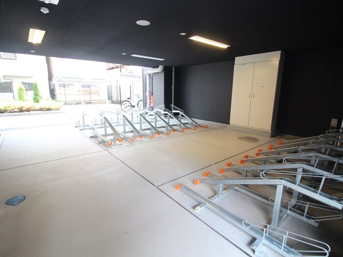 物件外観写真4　(駐輪場)