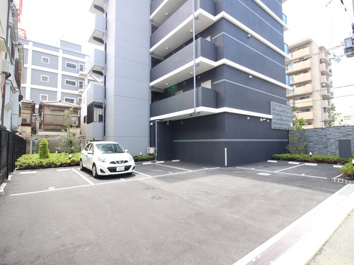 物件外観写真5　(駐車場)