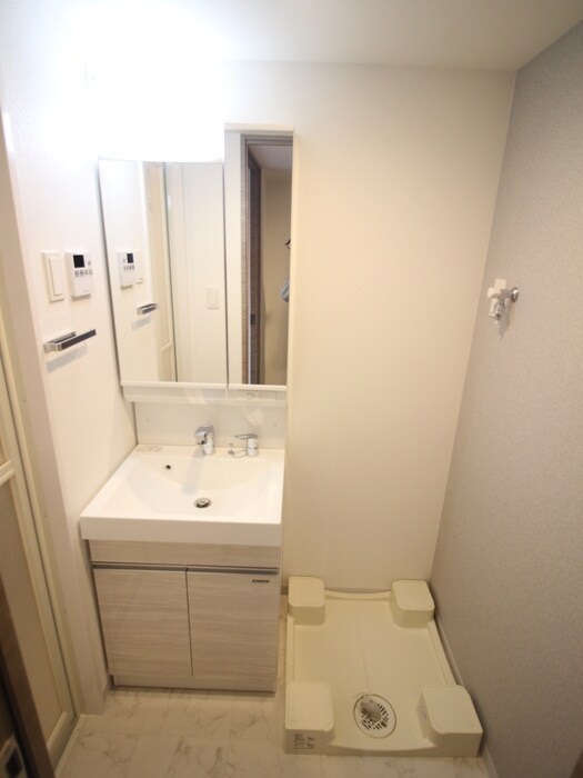 物件内観写真10　(洗濯機置場)