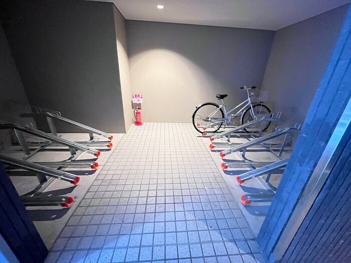 物件外観写真3　(駐輪場)