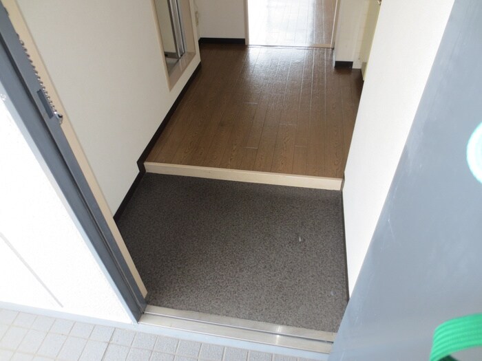 物件内観写真13　(玄関)