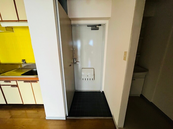 物件内観写真13　(玄関)