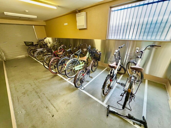 物件外観写真5　(駐輪場)