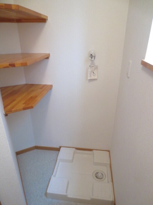 物件内観写真11　(洗濯機置場)