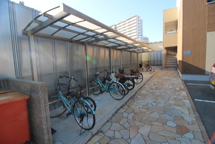 物件外観写真4　(駐輪場)