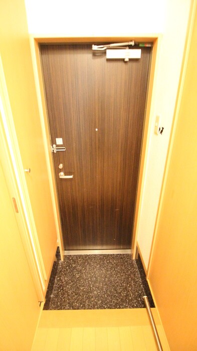 物件内観写真5　(玄関)