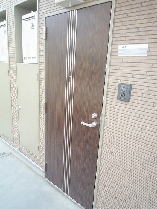 物件外観写真4　(エントランス部分)