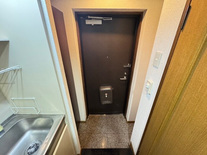 物件内観写真10　(玄関)