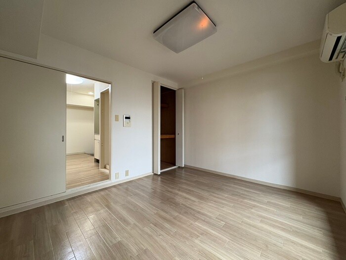 物件内観写真2　(居室)