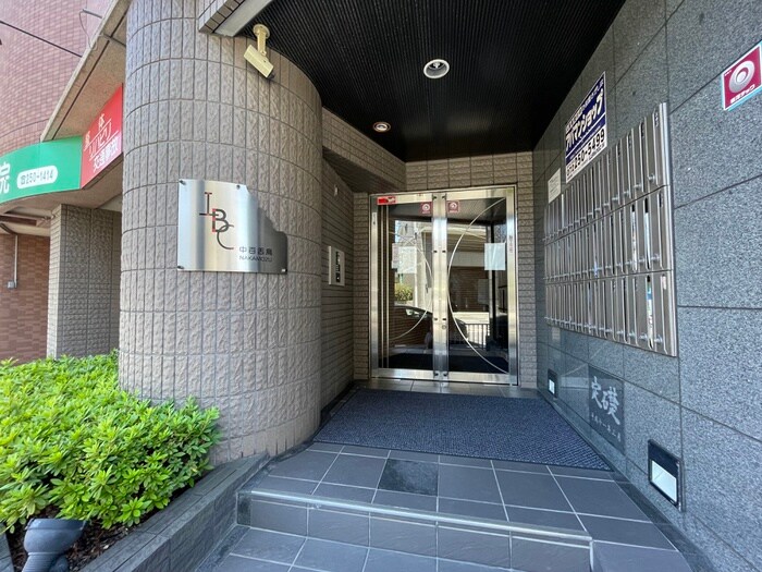 物件外観写真3　(エントランス部分)