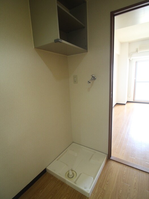 物件内観写真11　(洗濯機置場)