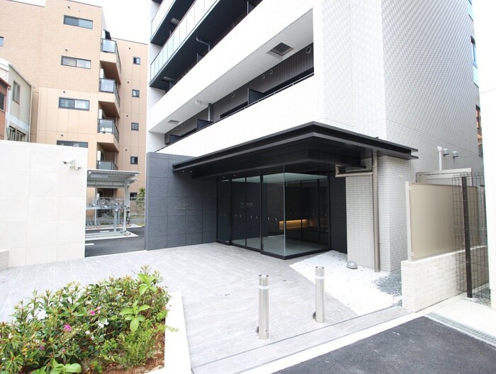 物件外観写真2　(エントランス部分)