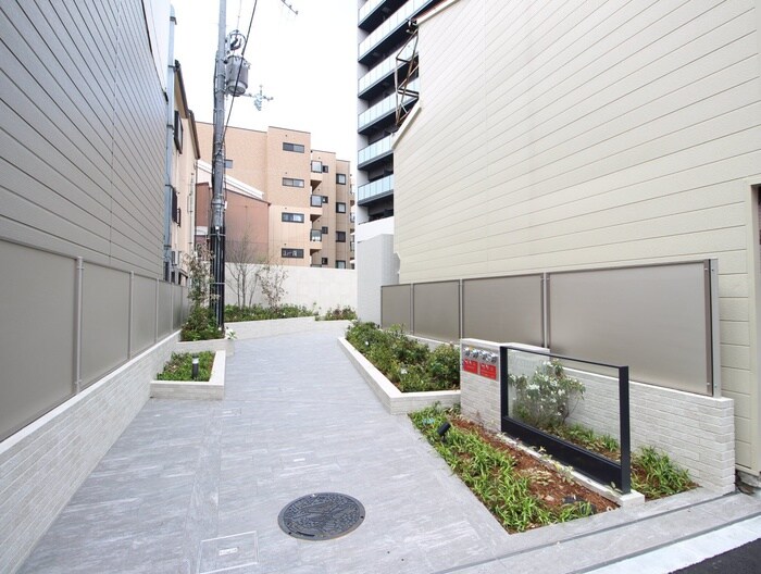 物件外観写真3　(エントランス部分)