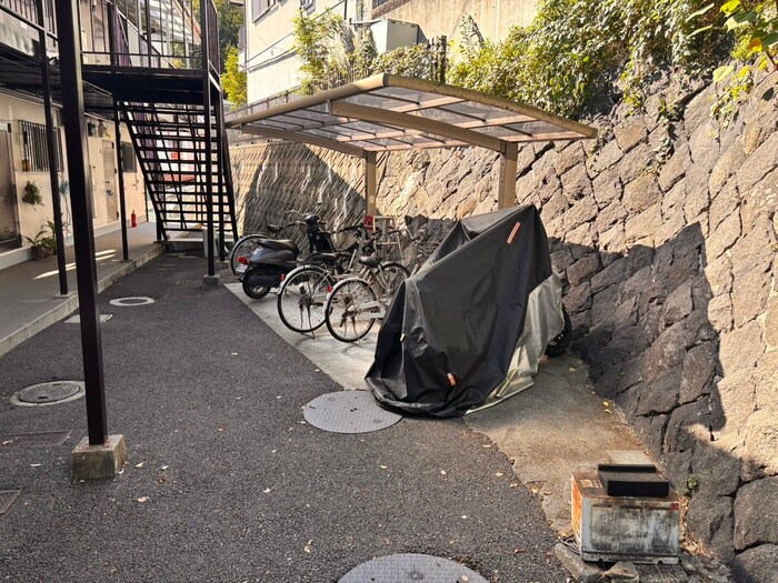 物件外観写真2　(駐輪場)