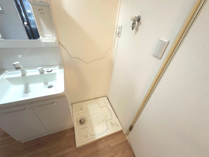 物件内観写真10　(洗濯機置場)