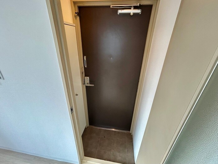 物件内観写真7　(玄関)
