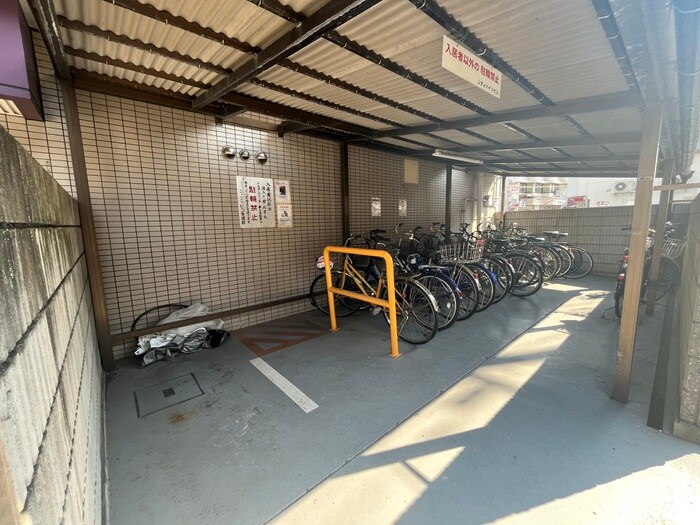 物件外観写真5　(駐輪場)