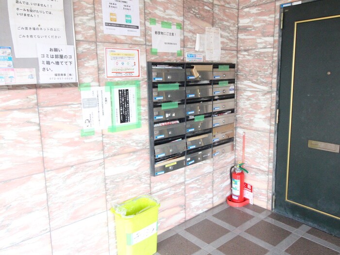 物件外観写真6　(エントランス部分)