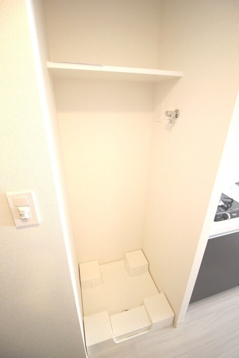 物件内観写真10　(洗濯機置場)