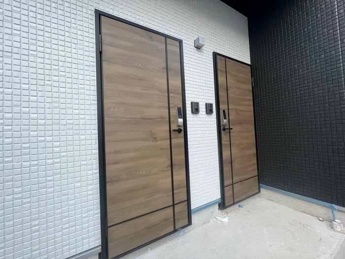 物件外観写真4　(エントランス部分)