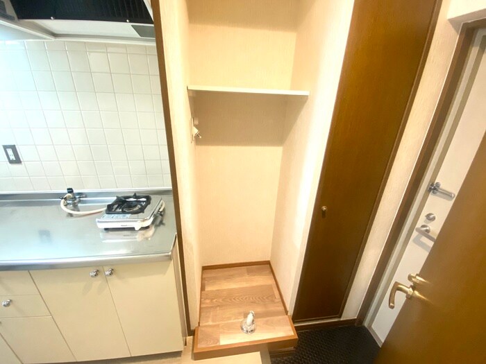 物件内観写真11　(洗濯機置場)