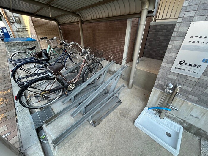 物件外観写真4　(駐輪場)