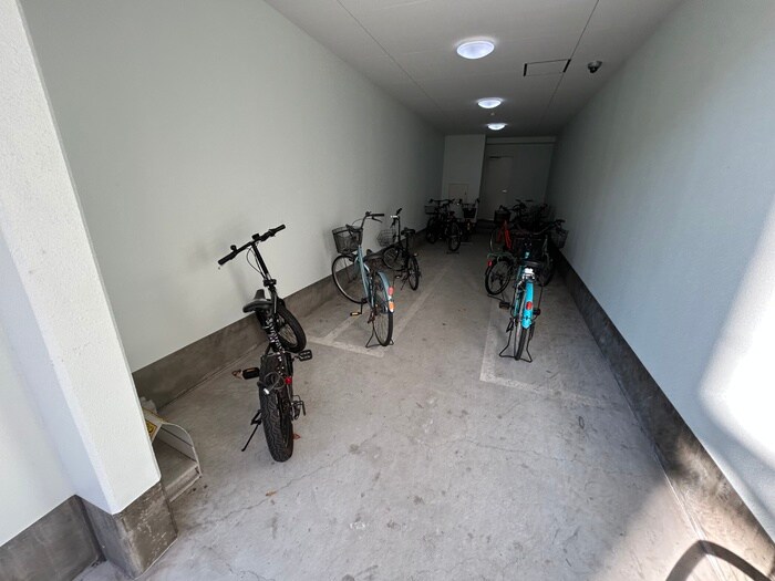 物件外観写真5　(駐輪場)