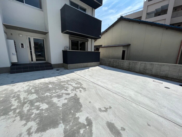 物件外観写真3　(駐車場)