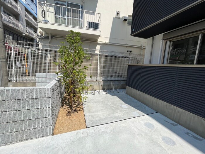 物件外観写真4　(駐輪場)