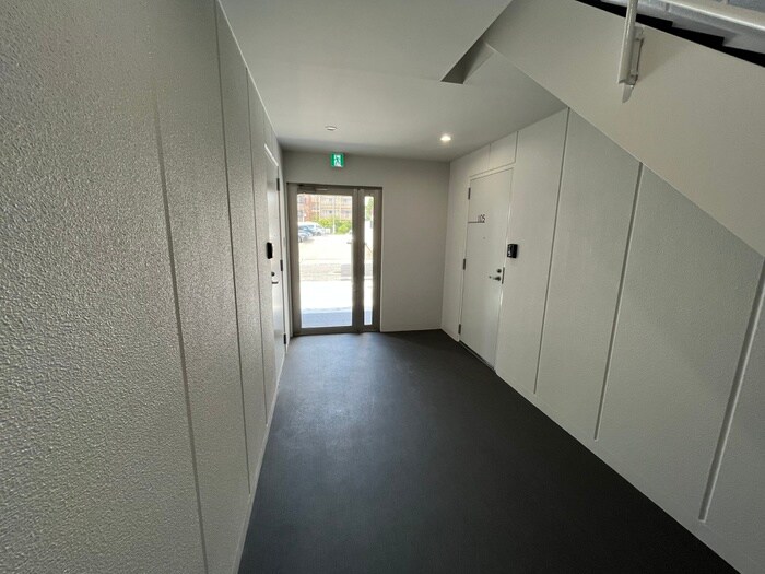 物件外観写真6　(エントランス部分)