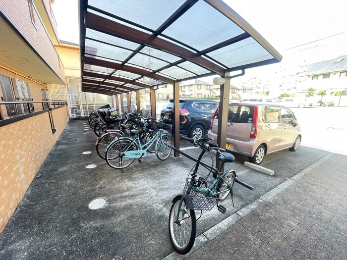 物件外観写真4　(駐輪場)